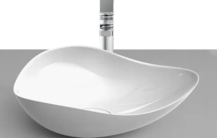 Lavabos asimètrics i de formes orgàniques: la tendència que transforma els banys  - Esteve Estudi Cuina i Bany - Sabadell