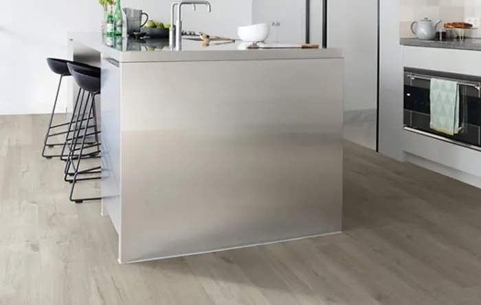 Com cuidar el parquet laminat: consells per allargar la seva vida i mantenir la seva brillantor - Esteve Estudi Cuina i Bany - Sabadell